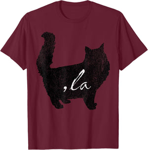 la/ Comma la/Comma la in A Black Cat Silhouette T-Shirt - T-Shirt | Maroon