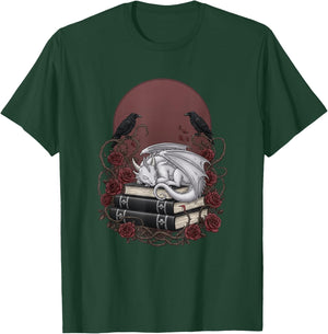 Schlafender weißer Drache auf Büchern mit Raben und Rosen T-Shirt - T-Shirt | Forest