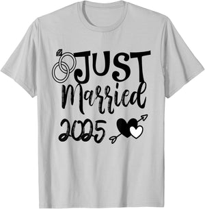Just Married 2025 Cute Newlywed Wedding Rings & Hearts 2025 T-Shirt - T-Shirt | Ash