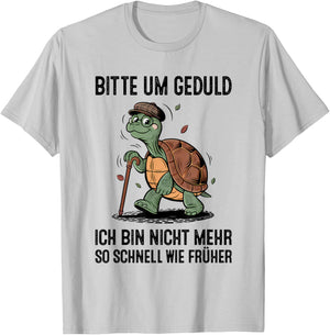 with German Text "Bitte um Geduld ich Bin Nicht mehr so schnell wie früher" [ T-Shirt - T-Shirt | Ash
