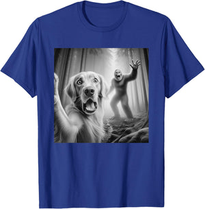 Funny Golden retriever Selfie with bigfoot sasquatch T-Shirt - T-Shirt | Royal