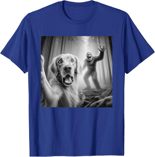 Funny Golden retriever Selfie with bigfoot sasquatch T-Shirt - T-Shirt | Royal