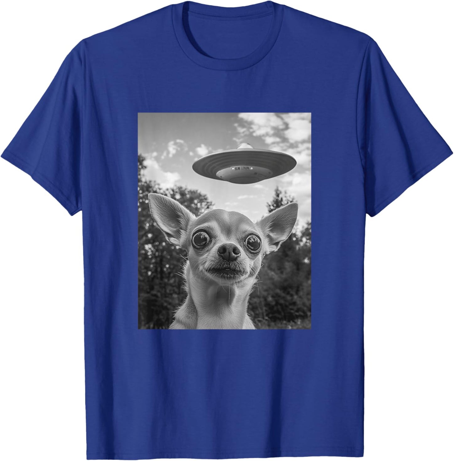 Funny Chihuahua Selfie with UFO T-Shirt - T-Shirt | Royal