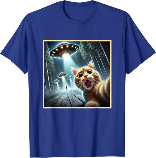 Funny Cat Taking A Selfie With UFO T-Shirt - T-Shirt | Royal