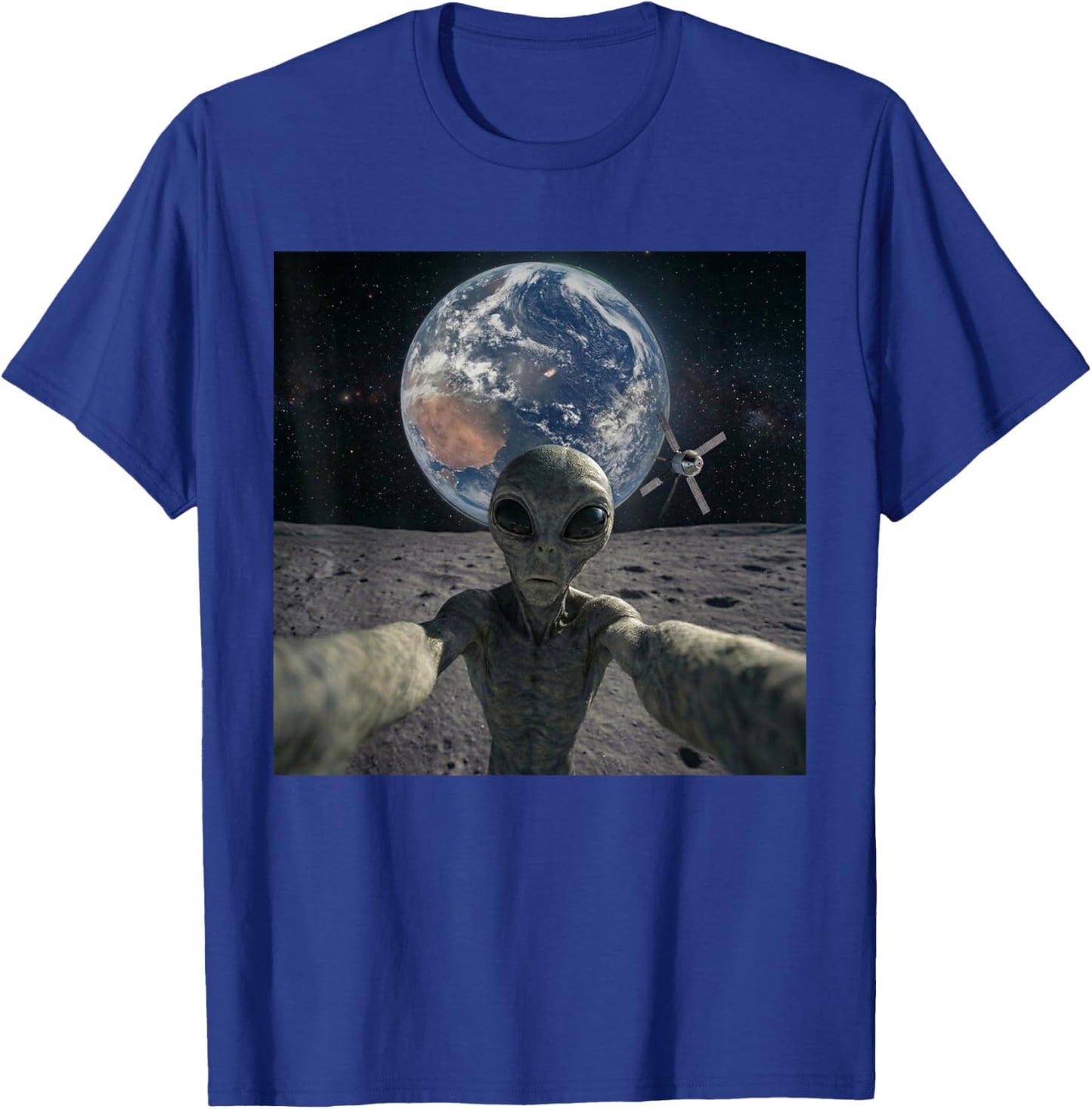 Alien Selfie from the Moon Funny Back to The Moon 2026 T-Shirt - T-Shirt | Royal
