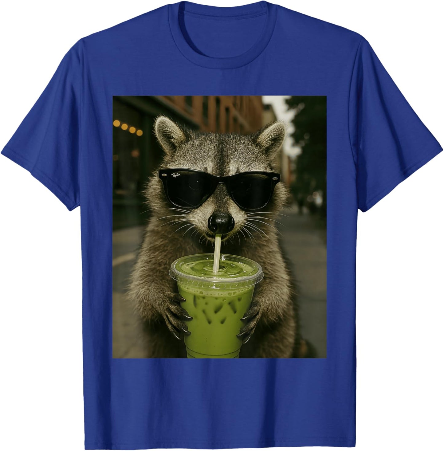 KI-generierter lustiger Gen-Z-Meme Matcha Latte-Waschbär im Retro-Look T-Shirt - T-Shirt | Royal