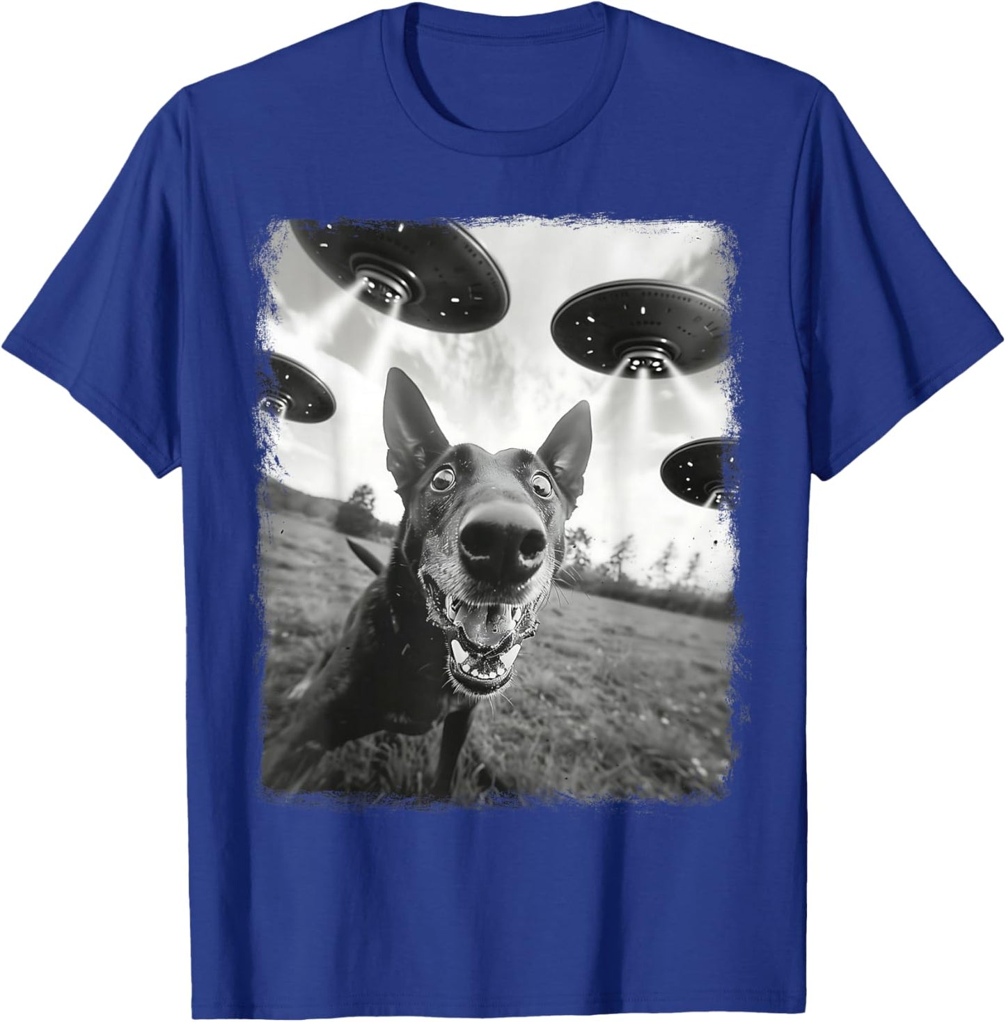 Belgian Malinois Dog UFO Alien Extraterrestrial Selfie T-Shirt - T-Shirt | Royal