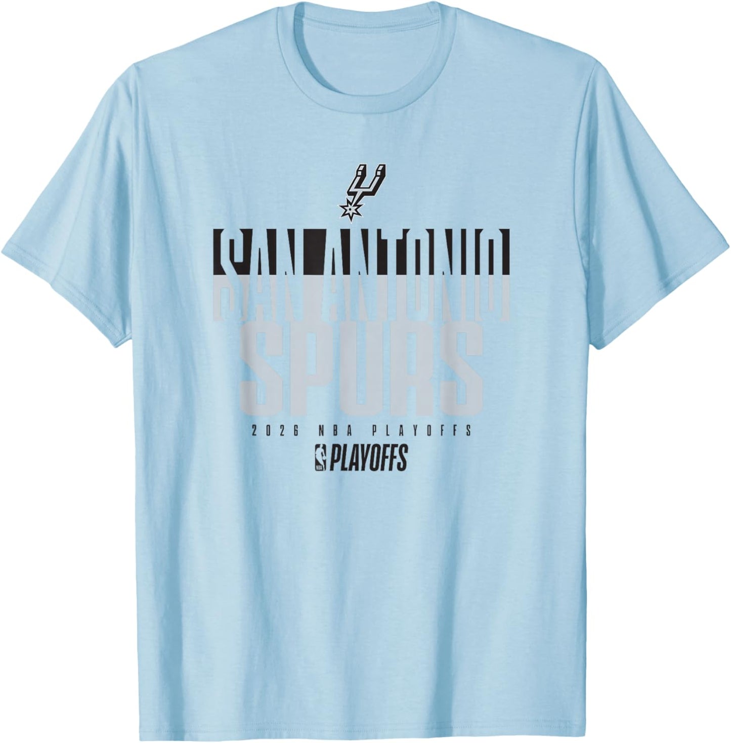 NBA Officiel 2026 Playoffs San Antonio Spurs empilés T-Shirt - T-Shirt | Light Blue