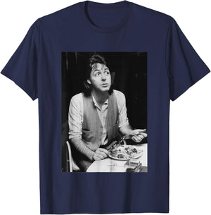 The Beatles: Sir Paul McCartney Eating Wings 1977 T-Shirt - T-Shirt | Navy