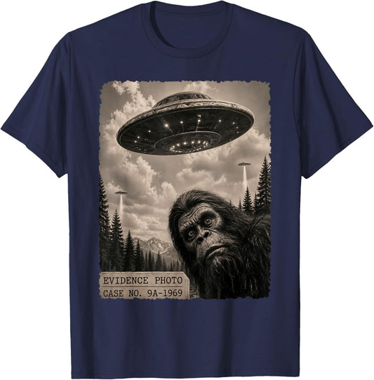 Funny Bigfoot Alien UFO Vintage Evidence Photo T-Shirt - T-Shirt | Navy