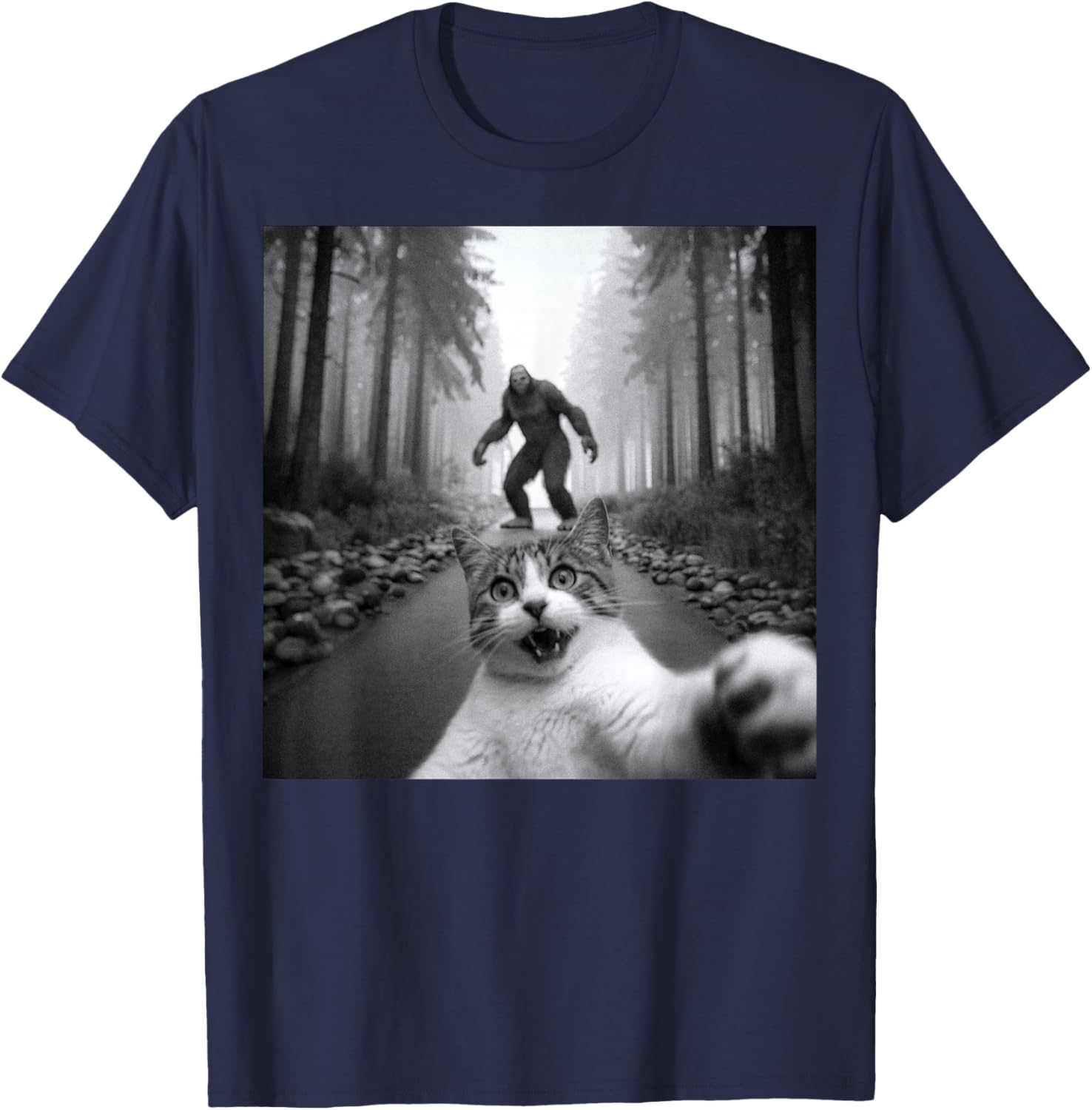 Funny Surprised Scared Cat Selfie With Sasquatch Bigfoot T-Shirt - T-Shirt | Navy