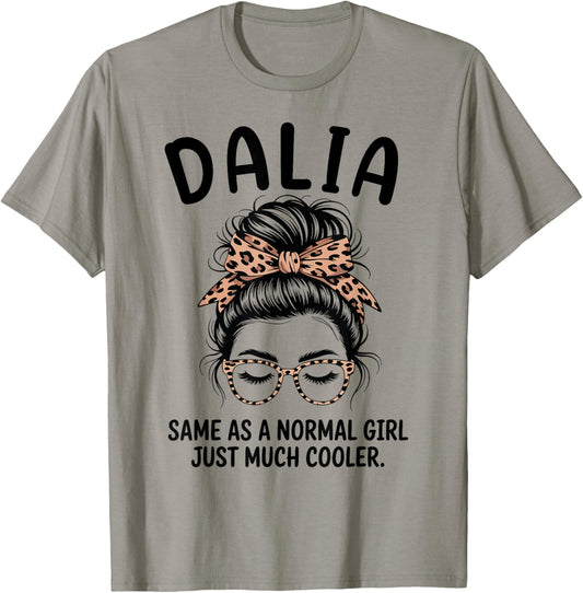 Dalia ist wie EIN normales Mädchen, nur viel Cooler Mädchenname T-Shirt - T-Shirt | Sand