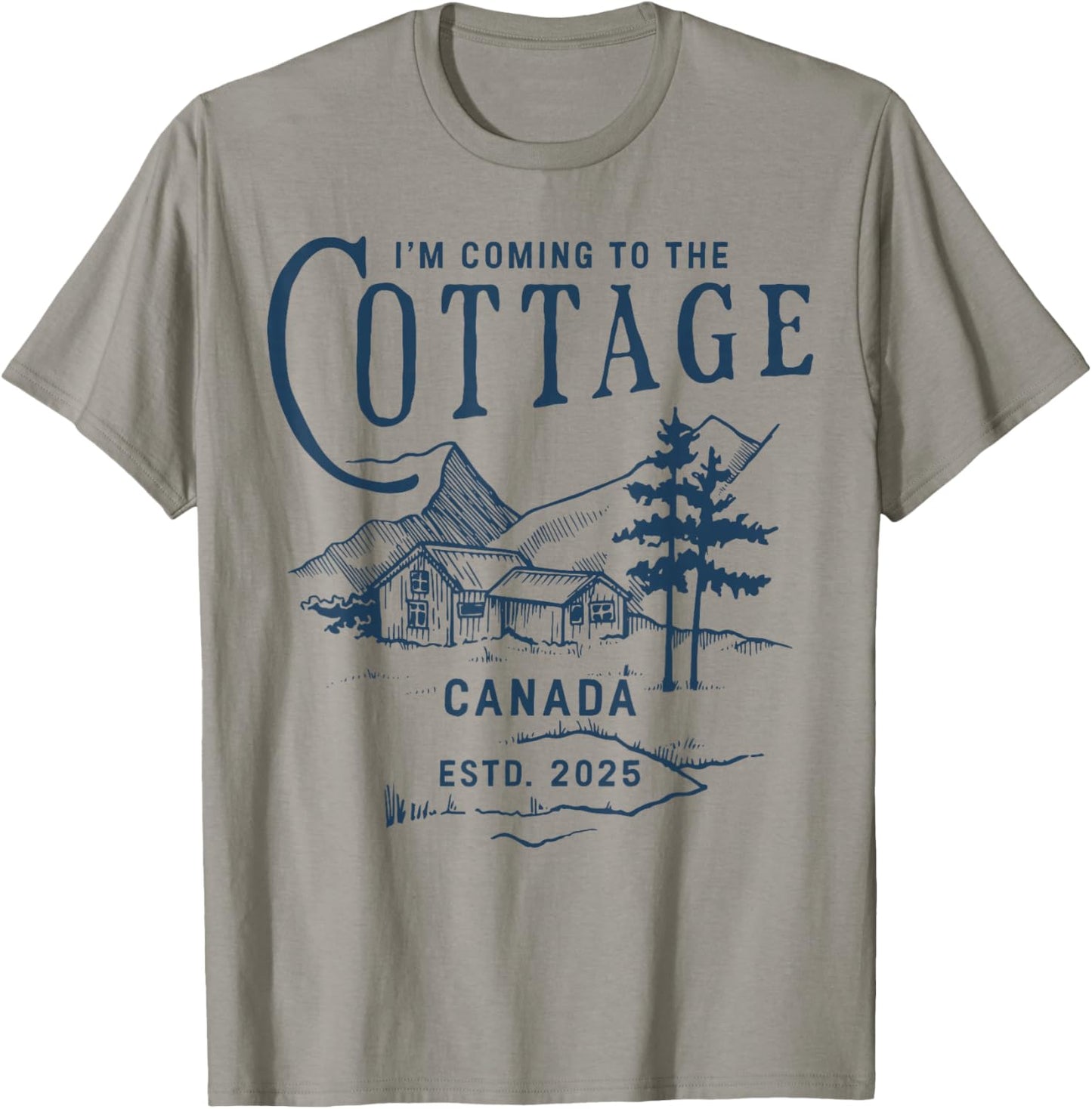 J'arrive au Cottage Canada Estd. 2025 Retro Vintage T-Shirt - T-Shirt | Sand