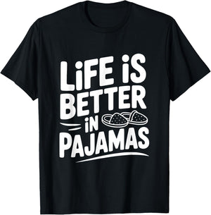 La Vie est Meilleure en Pyjama Confortable pour Les Amateurs de Maison T-Shirt - T-Shirt | Black