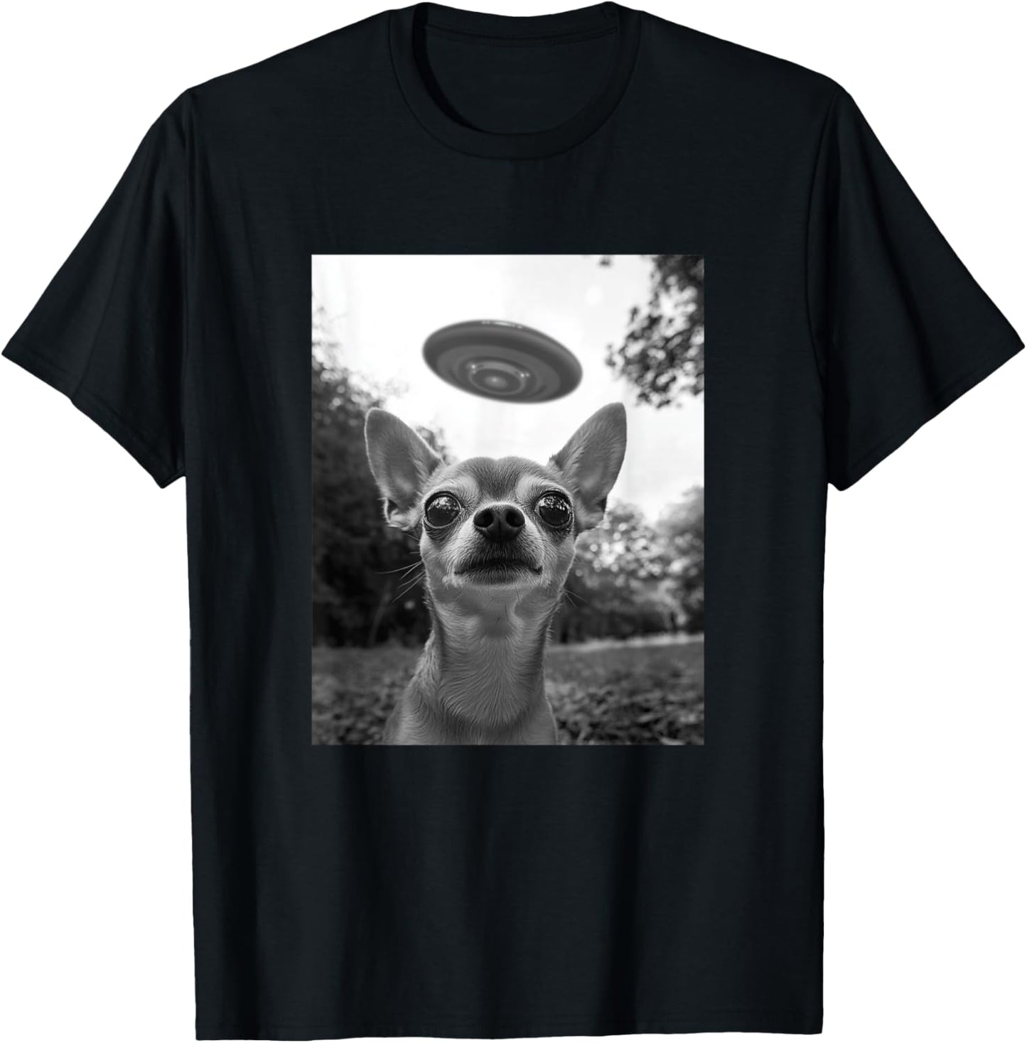 Chihuahua Selfie With Alien UFO T-Shirt - T-Shirt | Black