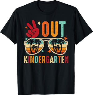 Vintage Peace Out Kindergarten Graduation Last Day Of School T-Shirt - T-Shirt | Black