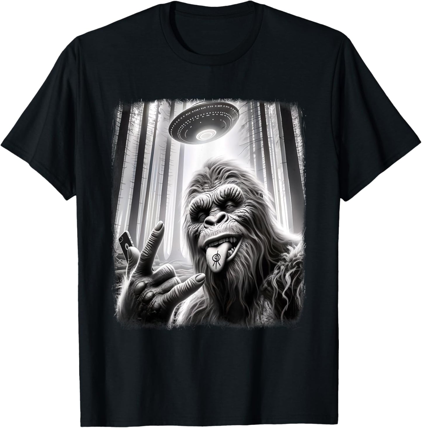 Sasquatch Selfie Big Foot Rock On UFO Alien Funny 0HJXK2 T-Shirt - T-Shirt | Black