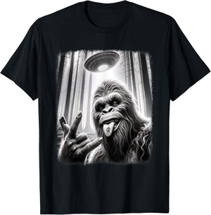 Sasquatch Selfie Big Foot Rock On UFO Alien Funny 0HJXK2 T-Shirt - T-Shirt | Black