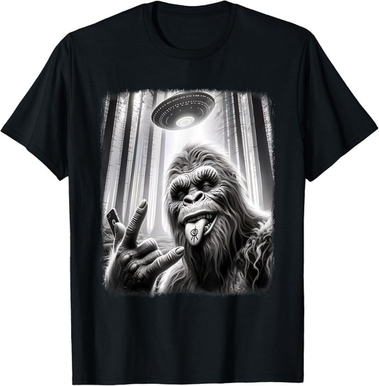 Sasquatch Selfie Big Foot Rock On UFO Alien Funny 0HJXK2 T-Shirt - T-Shirt | Black
