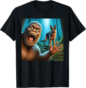 Bigfoot selfie with German shepherd surprised sasquatch T-Shirt - T-Shirt | Black